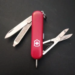 Victorinox Signature Lite - Red 5 Victorinox Signature Lite - Red -Summit Outfitters 0.6226 4 600x600 1cfb821d a129 4e09 82a7 0da78b2e2f3a