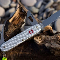 Victorinox Pioneer Alox -Summit Outfitters 0.8201.26 4 600x600 48aa4881 84c5 4b2b a29a c2a5cc09dd7d