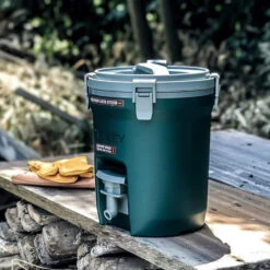 Stanley Adventure Water Jug 2 Gallon -Summit Outfitters d6e1337afbd660455eb9477fbc04da71 600x600 6b273b4b b1e2 4698 9efc c33ddca65a34